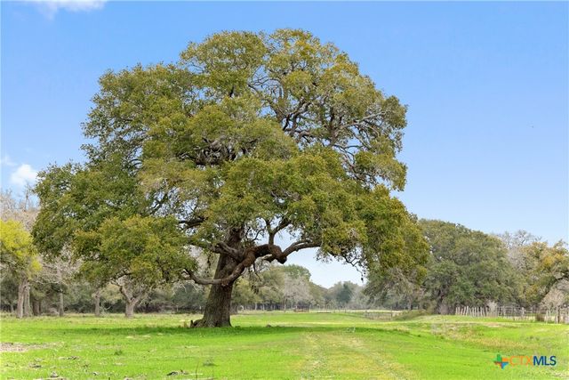 778 County Road 123, Edna, TX 77957