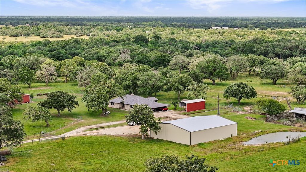 778 County Road 123, Edna, TX 77957