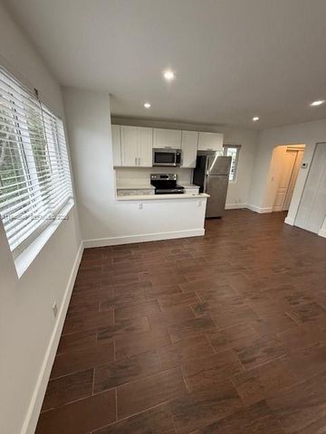 2006 Calais Dr 3, Miami Beach, FL 33141