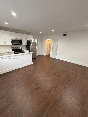 2006 Calais Dr 3, Miami Beach, FL 33141