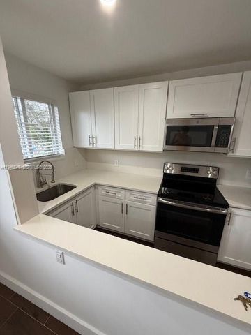 2006 Calais Dr 3, Miami Beach, FL 33141