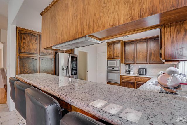 8606 Rockhampton Drive, Bakersfield, CA 93313