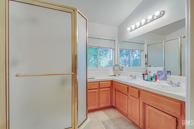 8606 Rockhampton Drive, Bakersfield, CA 93313