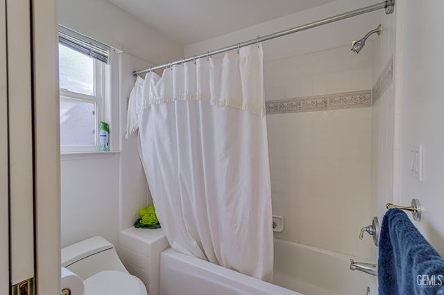 8606 Rockhampton Drive, Bakersfield, CA 93313