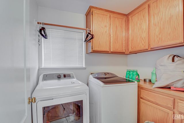 8606 Rockhampton Drive, Bakersfield, CA 93313