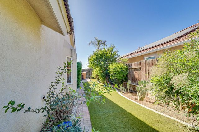 8606 Rockhampton Drive, Bakersfield, CA 93313