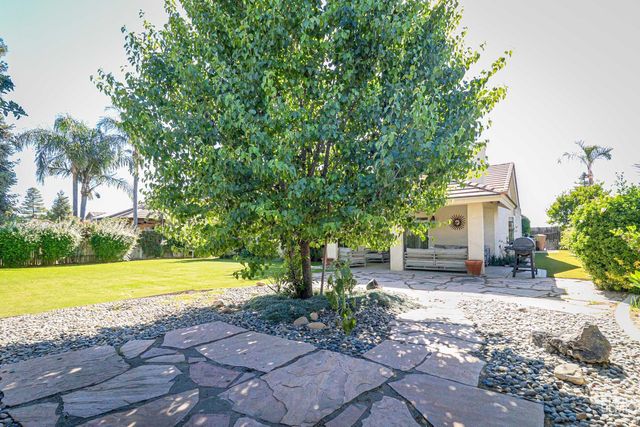 8606 Rockhampton Drive, Bakersfield, CA 93313