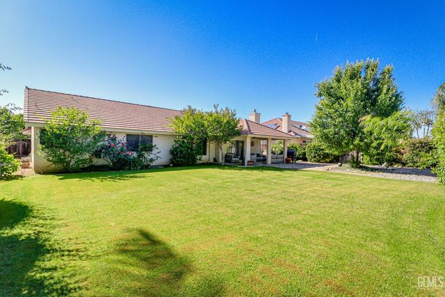 8606 Rockhampton Drive, Bakersfield, CA 93313