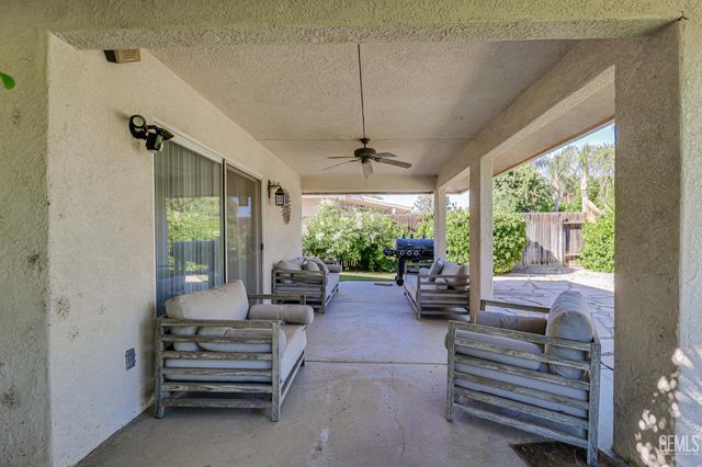 8606 Rockhampton Drive, Bakersfield, CA 93313