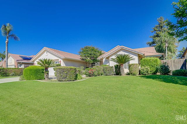 8606 Rockhampton Drive, Bakersfield, CA 93313