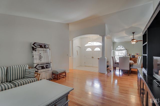 8606 Rockhampton Drive, Bakersfield, CA 93313