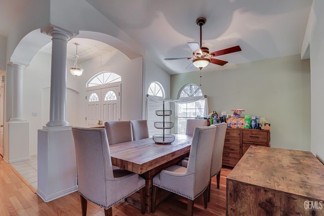 8606 Rockhampton Drive, Bakersfield, CA 93313