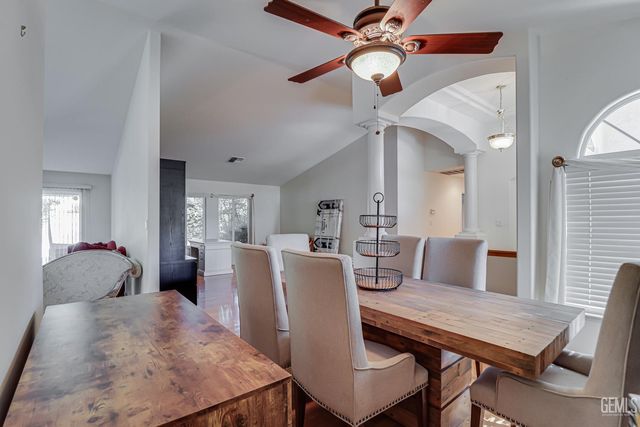 8606 Rockhampton Drive, Bakersfield, CA 93313