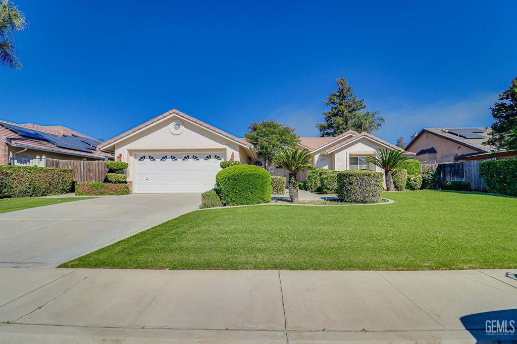 8606 Rockhampton Drive, Bakersfield, CA 93313