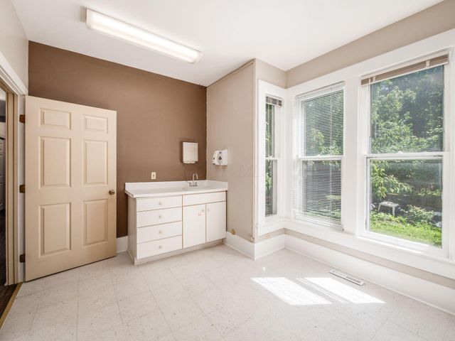 550 W Central Avenue, Delaware, OH 43015