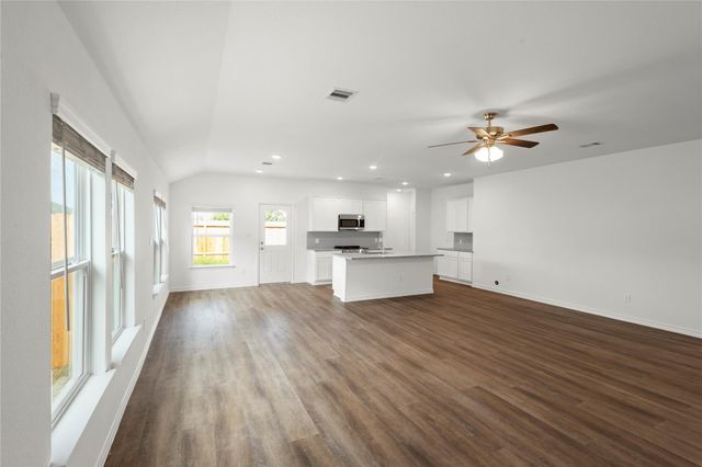 503 Oak Chase Avenue, Dayton, TX 77535