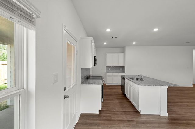 503 Oak Chase Avenue, Dayton, TX 77535