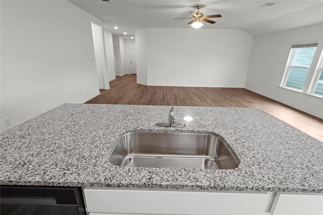 503 Oak Chase Avenue, Dayton, TX 77535