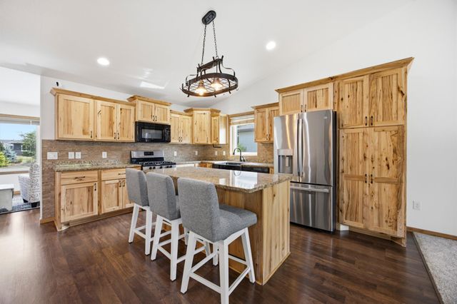 216 30th Avenue E, West Fargo, ND 58078