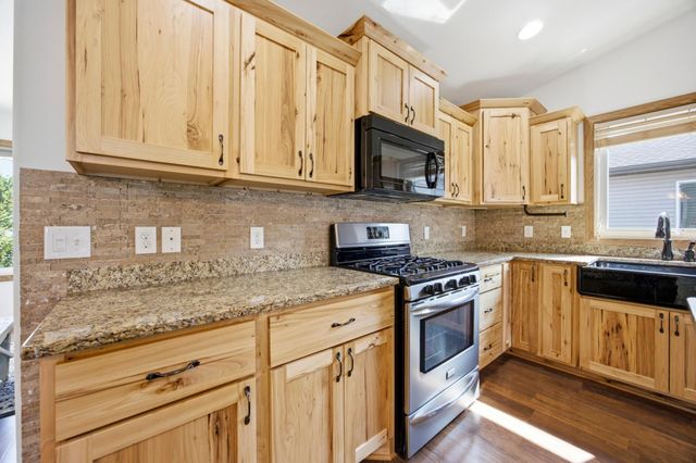 216 30th Avenue E, West Fargo, ND 58078