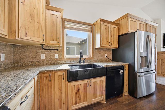 216 30th Avenue E, West Fargo, ND 58078