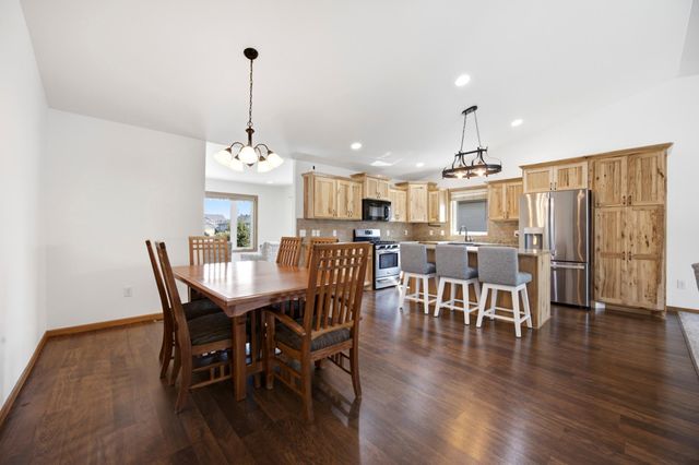 216 30th Avenue E, West Fargo, ND 58078
