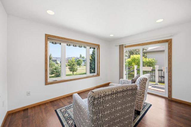 216 30th Avenue E, West Fargo, ND 58078