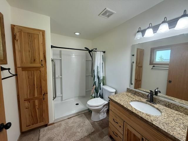 216 30th Avenue E, West Fargo, ND 58078