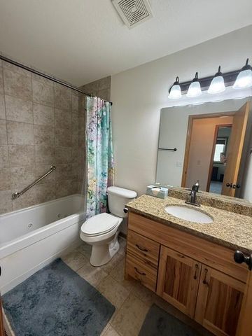 216 30th Avenue E, West Fargo, ND 58078