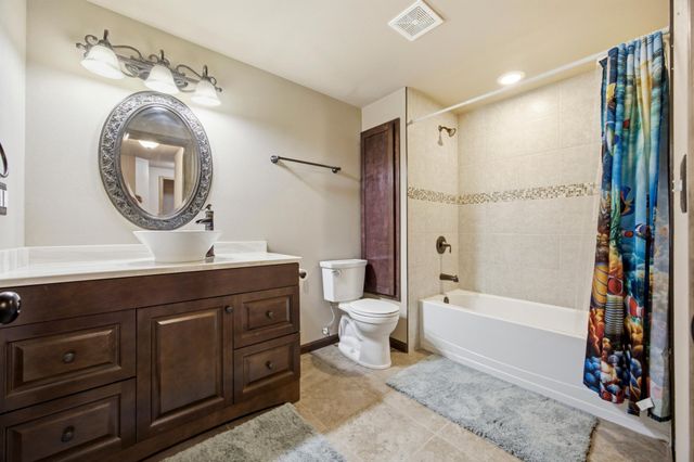 216 30th Avenue E, West Fargo, ND 58078