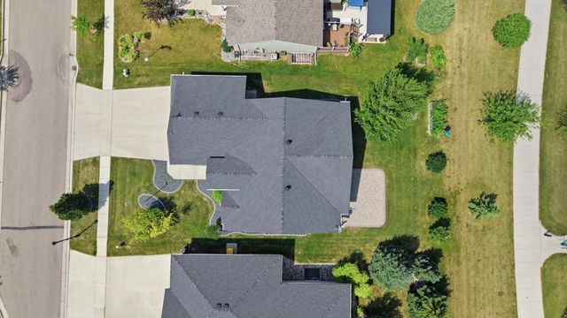 216 30th Avenue E, West Fargo, ND 58078