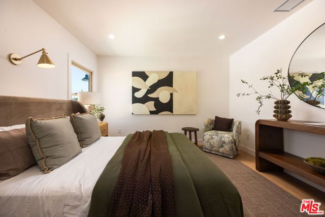 1807 Cochran Place, Los Angeles, CA 90019