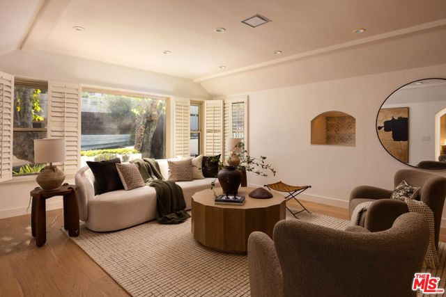 1807 Cochran Place, Los Angeles, CA 90019