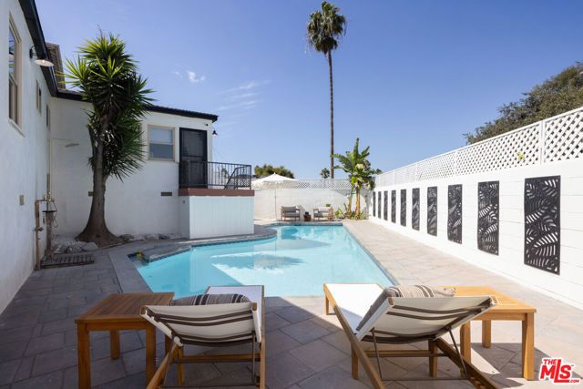 1807 Cochran Place, Los Angeles, CA 90019