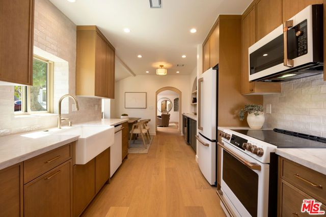 1807 Cochran Place, Los Angeles, CA 90019