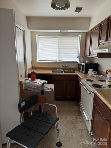 819 Sardis Cove Drive, Charlotte, NC 28270