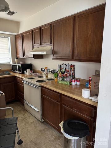 819 Sardis Cove Drive, Charlotte, NC 28270