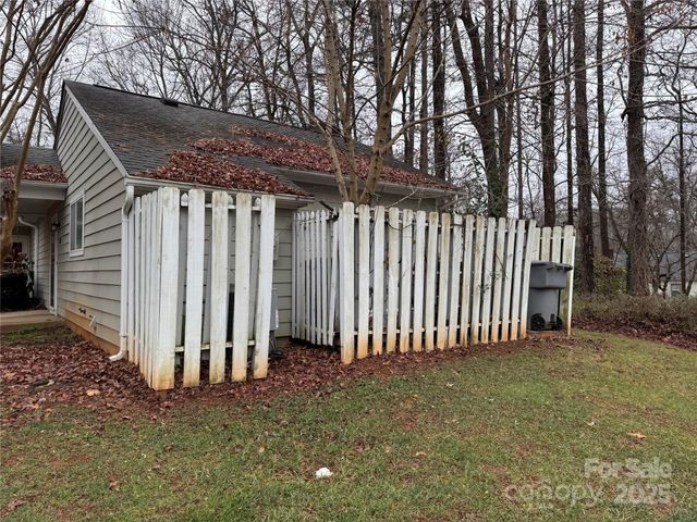 819 Sardis Cove Drive, Charlotte, NC 28270