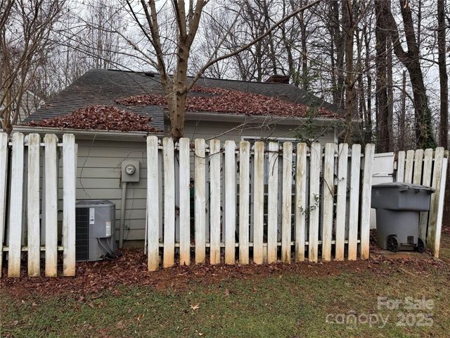 819 Sardis Cove Drive, Charlotte, NC 28270