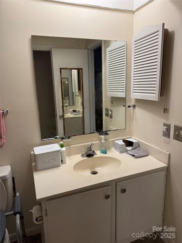 819 Sardis Cove Drive, Charlotte, NC 28270