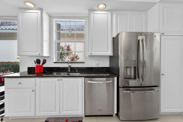 8944 SE Hawks Nest Ct, Hobe Sound, FL 33455