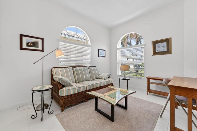 8944 SE Hawks Nest Ct, Hobe Sound, FL 33455