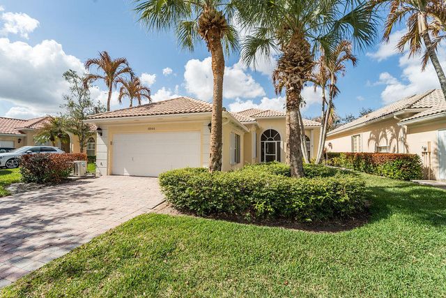 8944 SE Hawks Nest Ct, Hobe Sound, FL 33455
