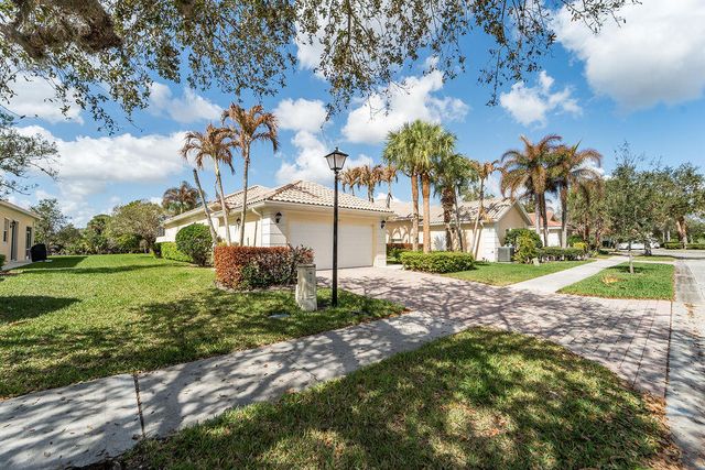 8944 SE Hawks Nest Ct, Hobe Sound, FL 33455