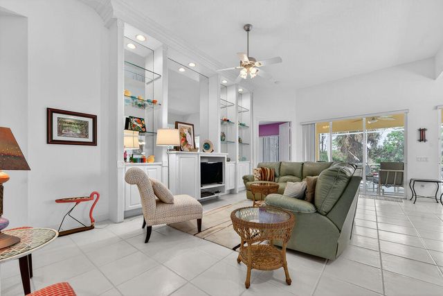 8944 SE Hawks Nest Ct, Hobe Sound, FL 33455