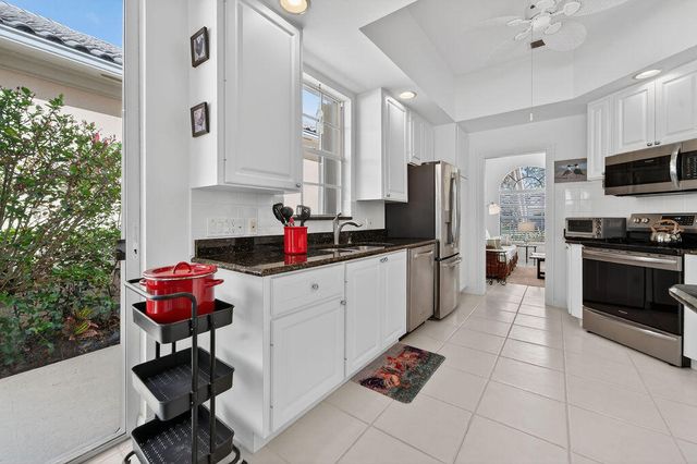 8944 SE Hawks Nest Ct, Hobe Sound, FL 33455