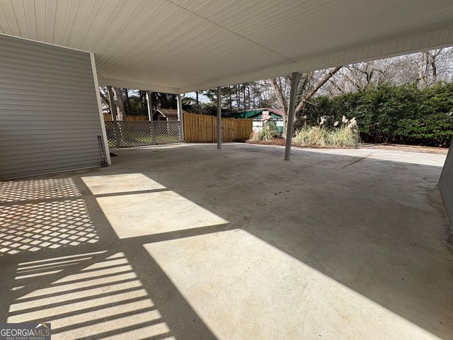 1975 Broad Street, Statham, GA 30666