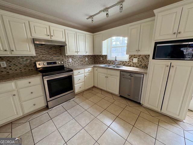 1975 Broad Street, Statham, GA 30666