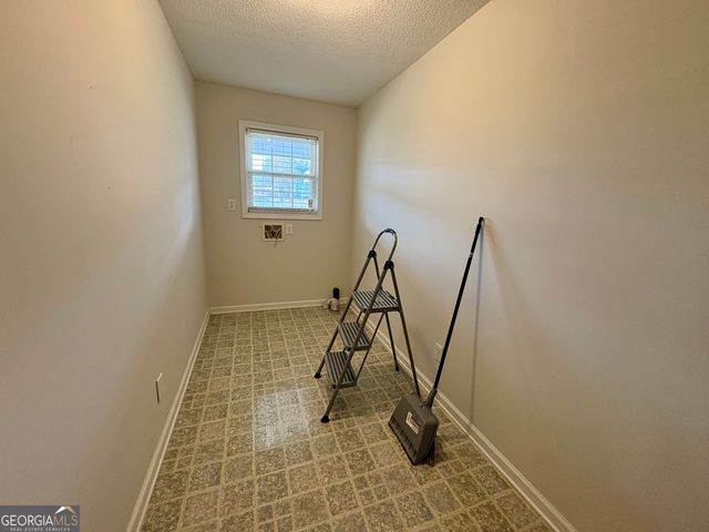 1975 Broad Street, Statham, GA 30666