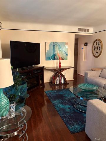 25399 Orchard Grove Street, Southfield, MI 48033